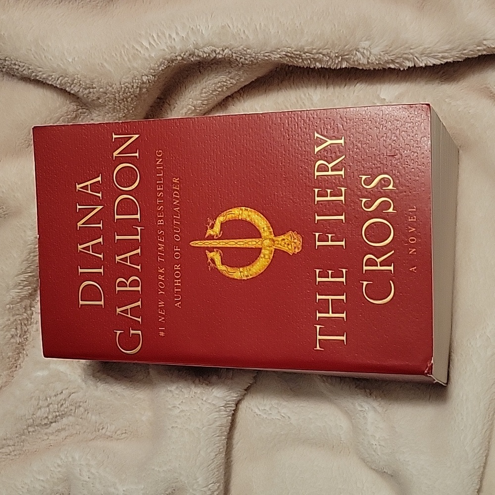 5/$25 🥳Outlander book THE FIERY CROSS